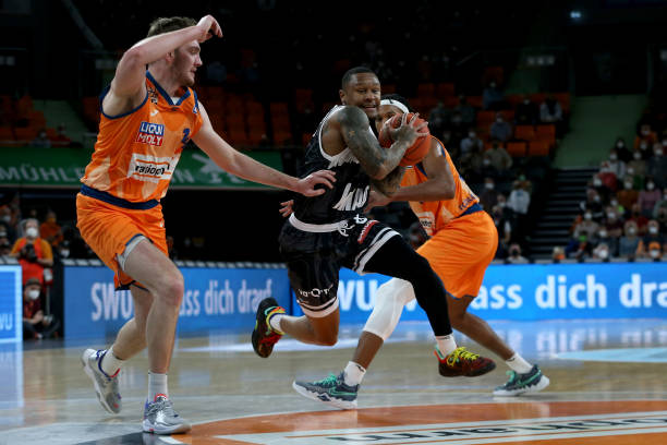 队时屡屡受 队时屡屡受